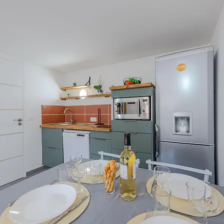別荘 Les Capellanes-4 By Interhome